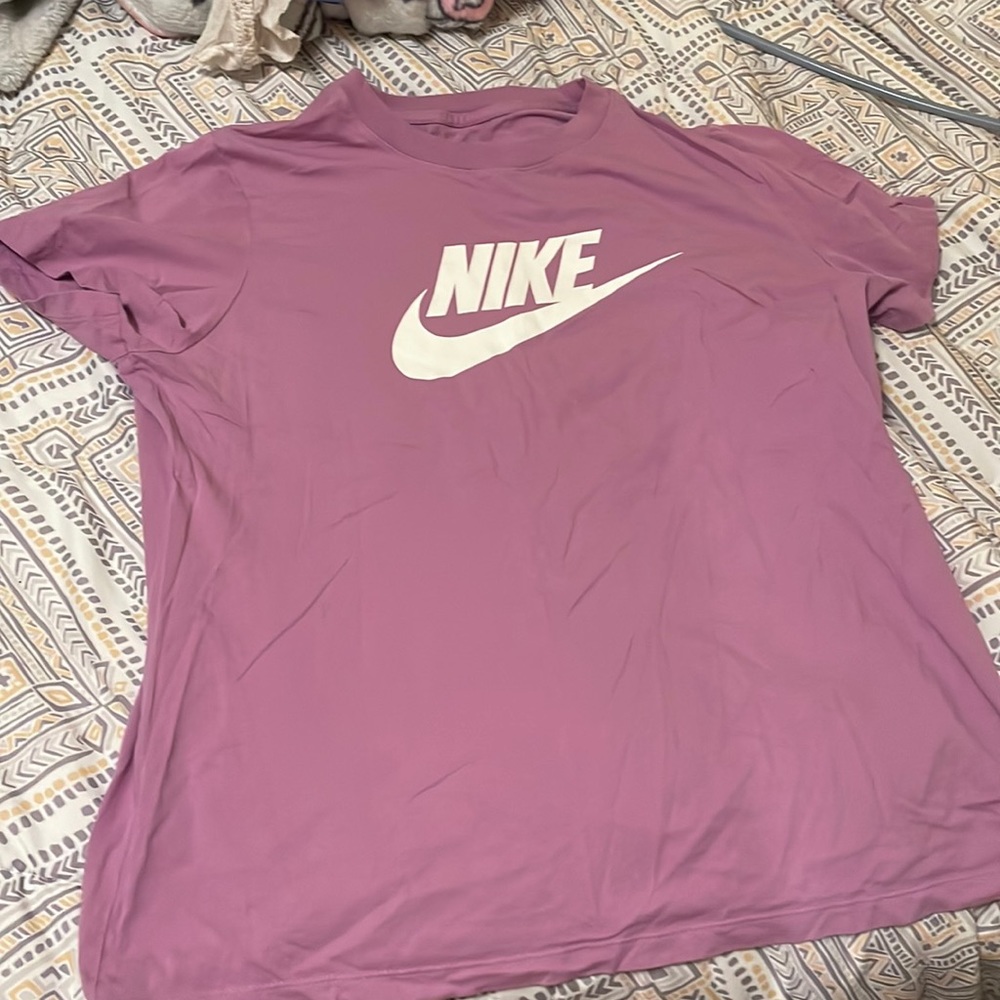Large purple Nike t-shirt worn a few times